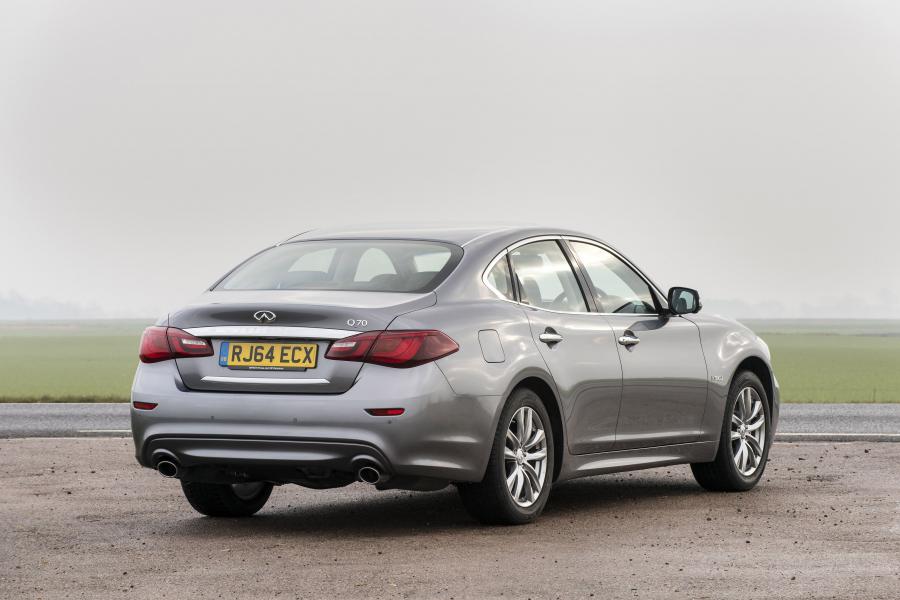  Infiniti Q70 Hybrid 2015 года  (UK) (фото 3 из 23)